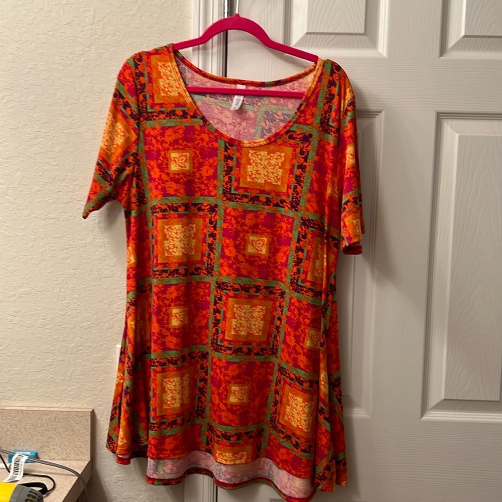XL LulaRoe Perfect T